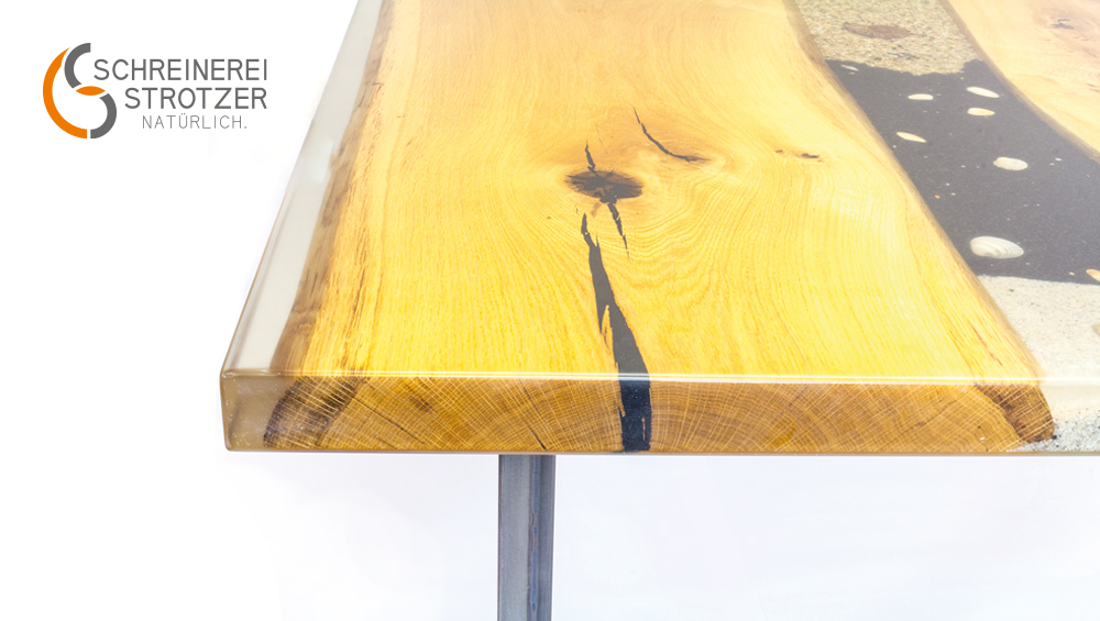 Tisch mit Epoxidharz lädt zum Träumen ein